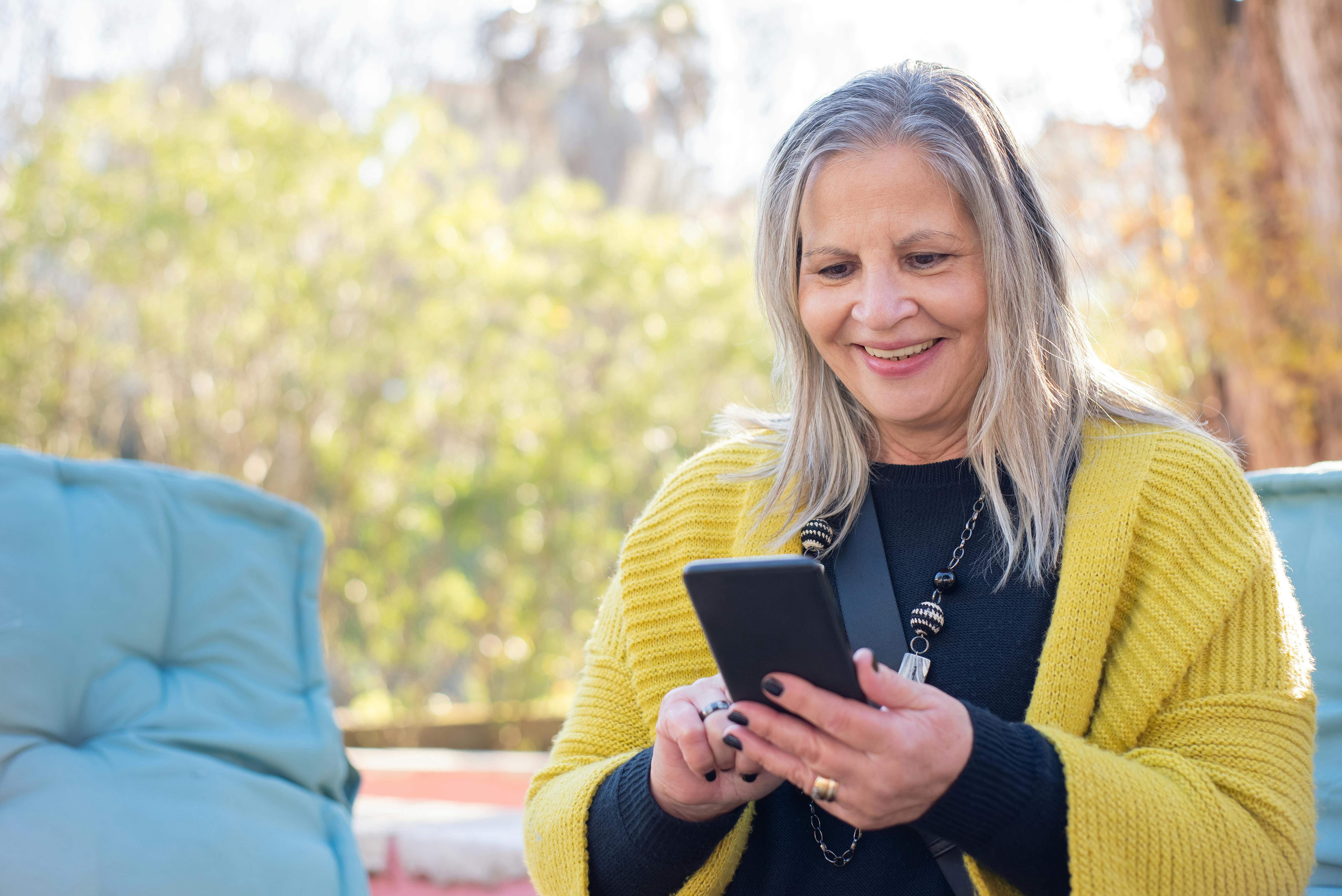 Cliente recebendo atendimento da Olivia AI no WhatsApp